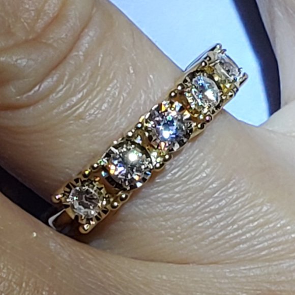 Brand new 14K beautiful wedding band - Picture 1 of 10